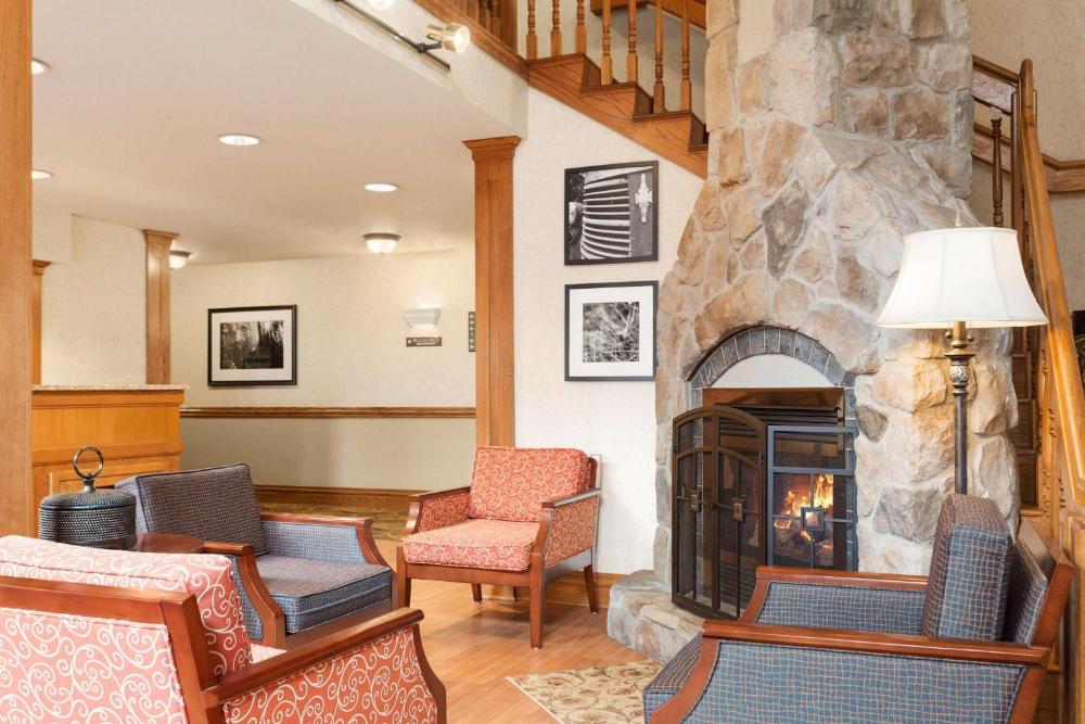 Country Inn & Suites by Radisson, Lincoln North Hotel and Conference Center, NE